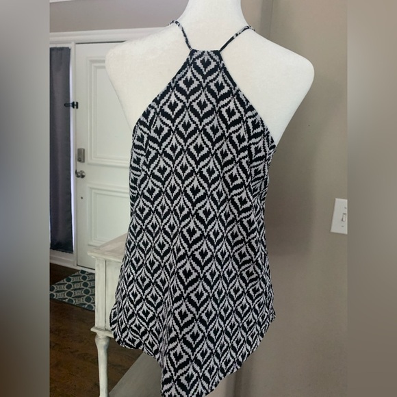 NYC Medium Black and White Patterned Women's Tank Blouse, EUC P2P 18” - Picture 4 of 5